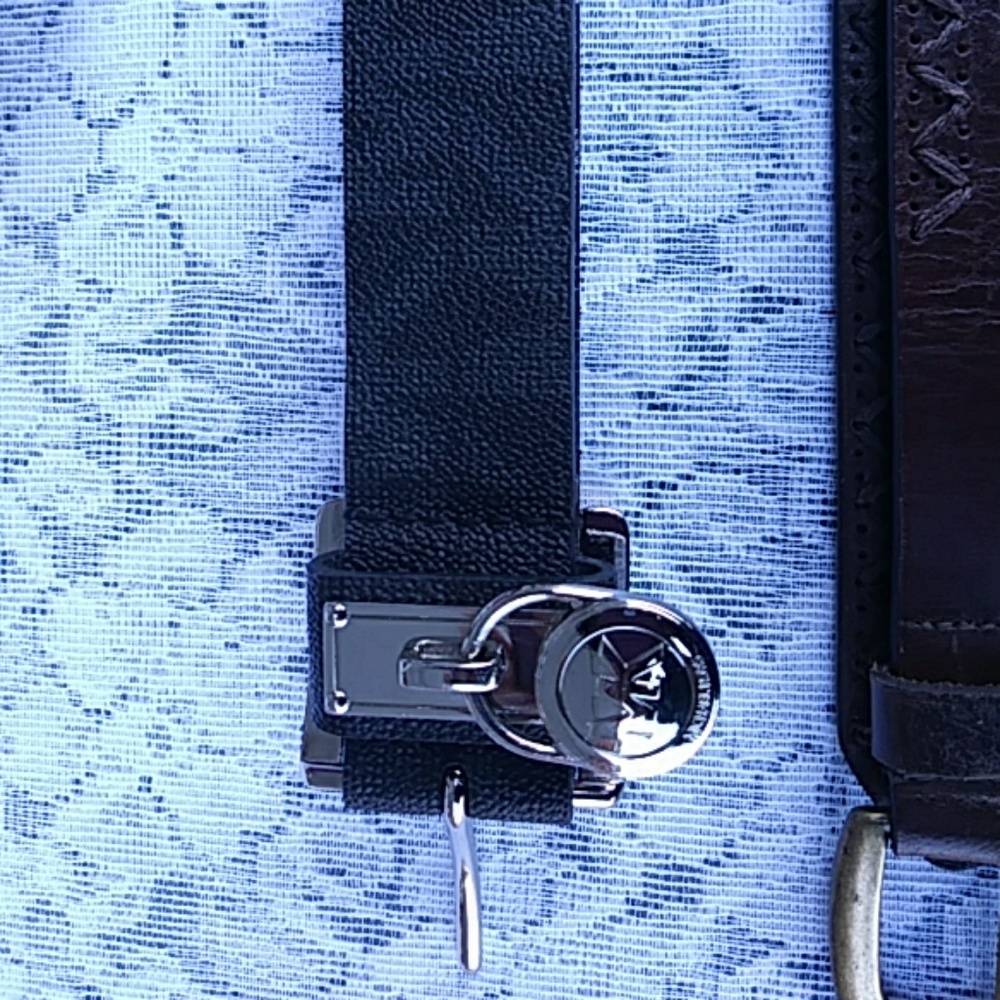 Four belts - Picture 4 of 6